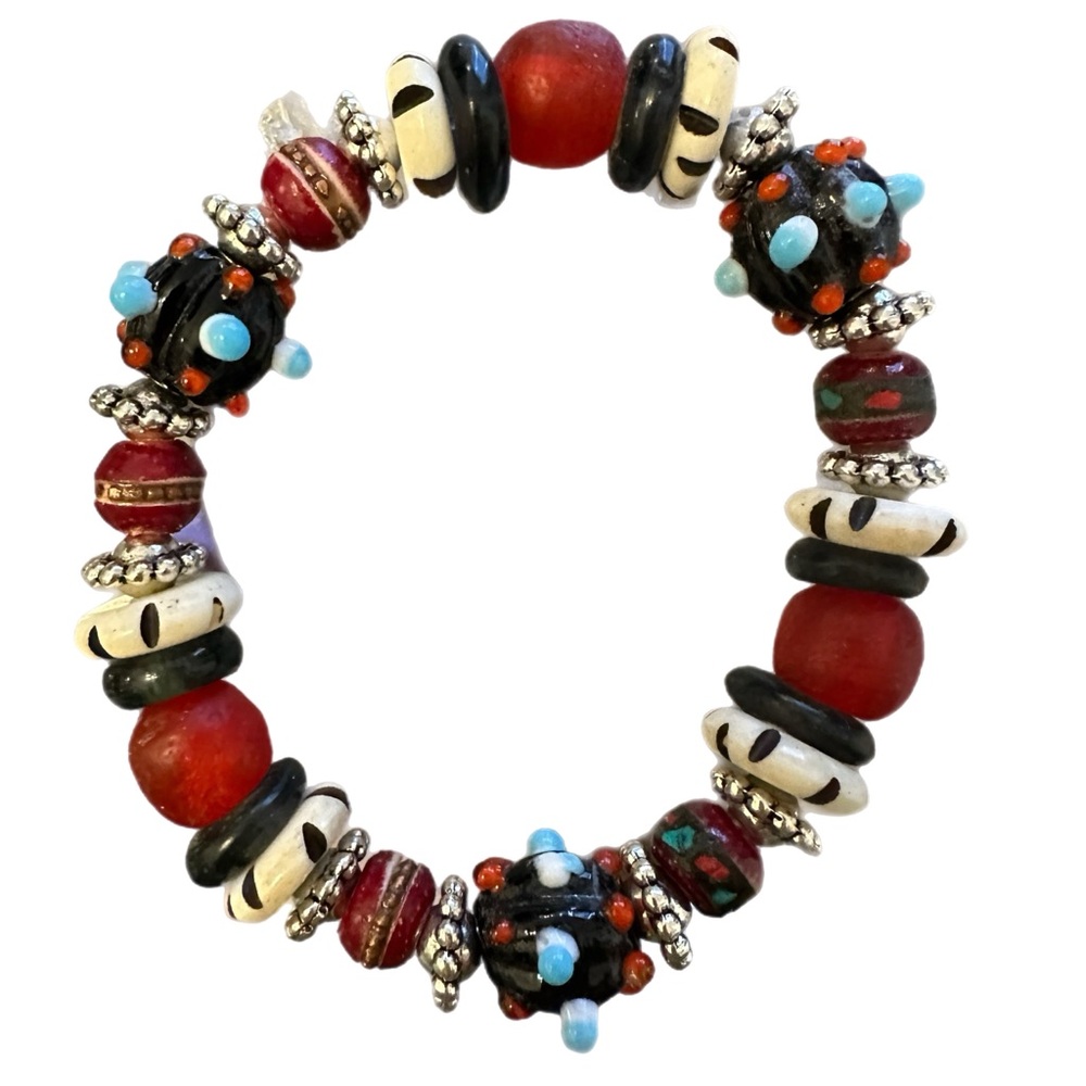 BRAND NEW ✨ Artisan made bracelet using mixed glass beads.